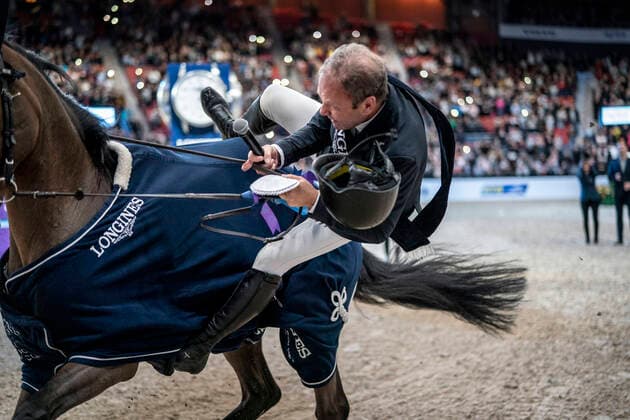2020 Bilder des Jahres, Sport 02 Februar Sport Themen der Woche KW08 Sport Bilder des Tages Geir Gulliksen of Norway falls of his horse Groep Quatro when he rides a ? lap of honor? after winning the FEI Jumping World Cup competition during Gothenburg Horse Show at Scandinavium in Gothenburg, Sweden February 23, 202. GOTHENBURG Sweden x9200x *** Geir Gulliksen of Norway falls of his horse Groep Quatro when he rides a lap of honor after winning the FEI Jumping World Cup competition during Gothenburg Horse Show at Scandinavium in Gothenburg, Sweden February 23, 202 GOTHENBURG Sweden x9200x,  Copyright: xBjornxLarssonxRosvall TTx GOTHENBURG HORSE SHOW 2020