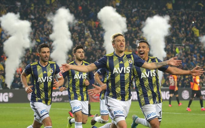 Sport Bilder des Tages Fenerbahce™s Maas Kruse celebrate his goal Fenerbahce vs. Galatasaray Turkish Super League Game at Kadikoy in Istanbul, 23rd Feb., 2020. Copyright: TolgaxAdanali 16673540
