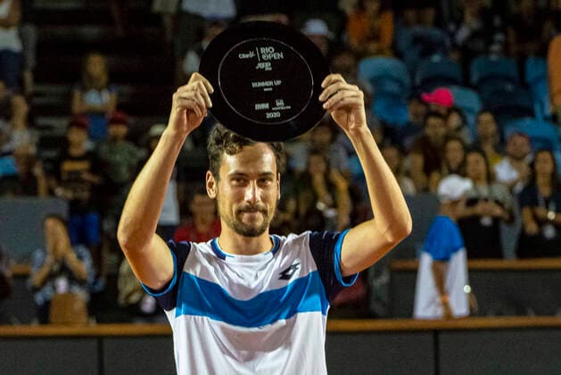 Rio Open RIO DE JANEIRO, RJ - 23.02.2020: RIO OPEN - Gianluca Mager (ITA) receiving a prize for the vice-championship in the match valid for the final of the Rio Open 2020 ATP500, held at Joquei Clube Brasileiro, in the city of Rio de Janeiro-RJ, this Sunday (23). (Photo: Fabio Leoni Fotoarena) x1880402x  FabioxLeoni