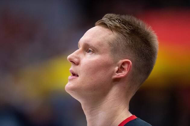 Robin BENZING (GER) singt die Nationalhymne mit, singend, Brustbild, Basketball EM-Qualifikation, Gruppe G, Deutschland (GER) - Frankreich (FRA) 83:69, am 21.02.2020 in Vechta Deutschland. Â