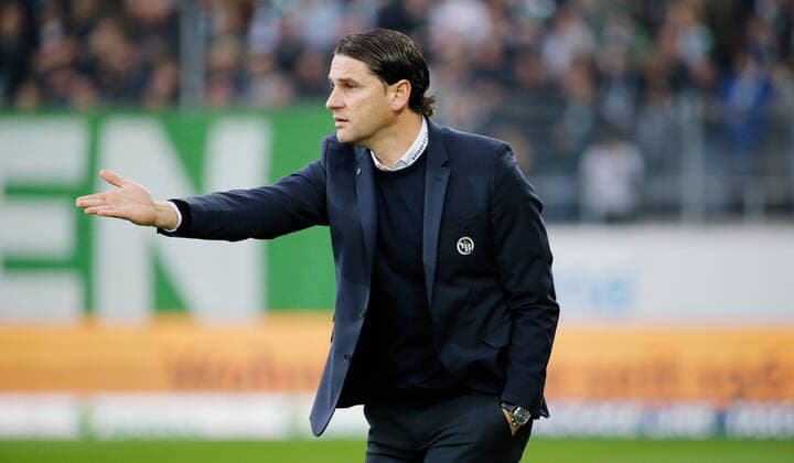 22.02.2020 Kybunpark St.Gallen , SCHWEIZ , Saison 2019 2020 Herren Fussball Super League FC St.Gallen - BSC Young Boys Bern Trainer Gerardo Seoane (Young Boys)