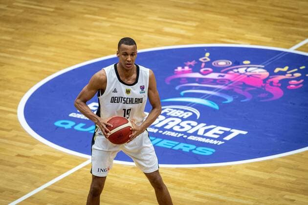 Basketball Vechta 21.02.2020 FIBA EuroBasket 2021 Qualifier Qualifikation Deutschland (GER) - Frankreich (FRA) Louis Olinde (Deutschland, No.19)