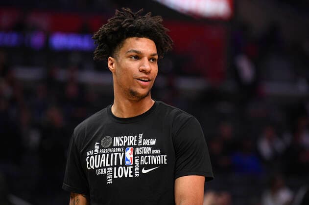 LOS ANGELES, CA - FEBRUARY 24: Memphis Grizzlies Forward Brandon Clarke (15) looks on before a NBA, Basketball Herren, USA game between the Memphis Grizzlies and the Los Angeles Clippers on February 24, 2020 at STAPLES Center in Los Angeles, CA. (Photo by Brian Rothmuller Icon Sportswire) NBA: FEB 24 Grizzlies at Clippers Icon200224014