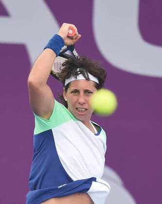 Tennis, WTA-Turnier in Doha (200225) -- DOHA, Feb. 25, 2020 (Xinhua) -- Carla Suarez Navarro of Spain hits a return during the women s singles first round match against Zhang Shuai of China at the 2020 WTA, Tennis Damen Qatar Open tennis tournament in Doha, Qatar, Feb. 24, 2020. (Photo by Nikku Xinhua) (SP)QATAR-DOHA-TENNIS-WTA-SINGLES 