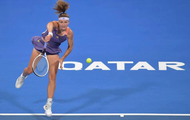 Tennis, WTA-Turnier in Doha (200225) -- DOHA, Feb. 25, 2020 (Xinhua) -- Karolina Muchova of the Czech Republic serves during the women s singles second round match against Kiki Bertens of the Netherland at the 2020 WTA, Tennis Damen Qatar Open in Doha, Qatar, Feb. 24, 2020. (Xinhua Nikku) (SP)QATAR-DOHA-TENNIS-WTA-SINGLES 