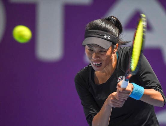 Tennis, WTA-Turnier in Doha (200225) -- DOHA, Feb. 25, 2020 (Xinhua) -- Hsieh Su-wei of Chinese Taipei returns the ball during the women s singles first round match against Vera Zvonareva of Russia at the 2020 WTA, Tennis Damen Qatar Open tennis tournament in Doha, Qatar, Feb. 24, 2020. (Photo by Nikku Xinhua) (SP)QATAR-DOHA-TENNIS-WTA-SINGLES 