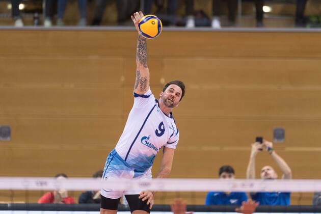 Volleyall, CEV Cup, Hypo Tirol AlpenVolleys - Zenit St. Petersburg Im Bild Georg GROZER (Zenit St. Petersburg, 9) Aufschlag. Unterhaching BAYERNWERK SPORTARENA Bayern Deutschland Copyright: Passion2Press MarkusxFischerx