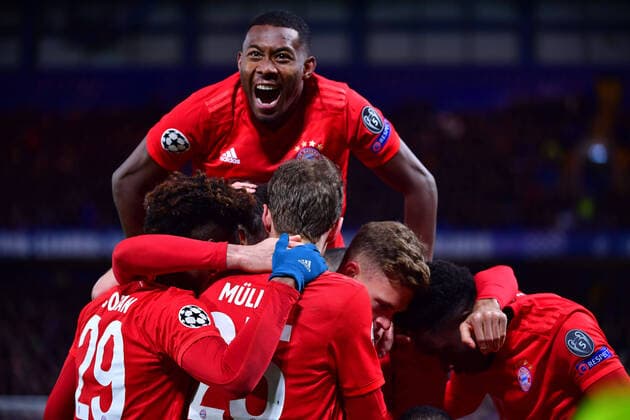 2020 Bilder des Jahres, Sport 02 Februar Sport Themen der Woche KW09 Sport Bilder des Tages Fußball Champions League Achtelfinale FC Chelsea - FC Bayern München am 25.02.2020 an der Stamford Bridge in London Torjubel zum zum 0:2 durch Serge Gnabry ( München ) DFL DFB regulations prohibit any use of photographs as image sequences and or quasi-video. *** Football Champions League Round of 16 FC Chelsea FC Bayern Munich on 25 02 2020 at Stamford Bridge in London Goal celebration for the 0 2 by Serge Gnabry Munich DFL DFB regulations prohibit any use of photographs as image sequences and or quasi video xMNx