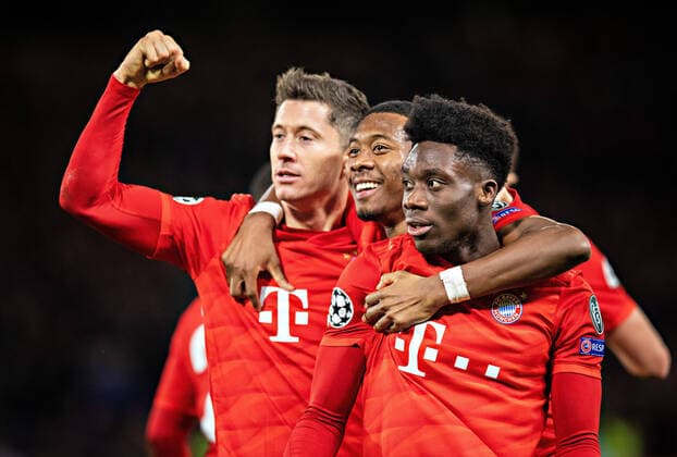 London, 25.02.2020 Torjubel: Robert Lewandowski (FCB), David Alaba (FCB), Alphonso Davies (FCB) Chelsea London - FC Bayern München DFL regulations prohibit any use of photographs as image sequences and or quasi-video