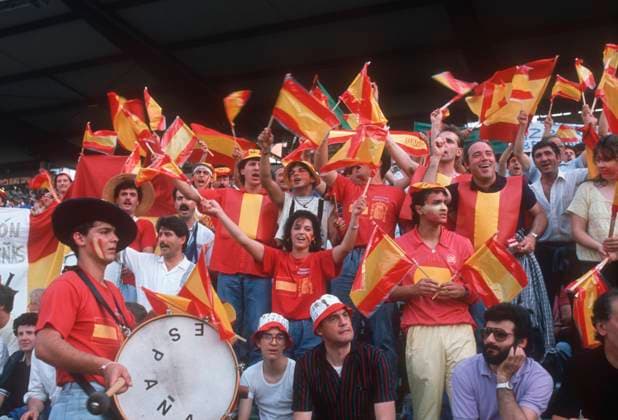 Fussball EM 1988 in Deutschland: Italien - Spanien 1:0 14.06.1988 in Frankfurt. Spanische Fans.