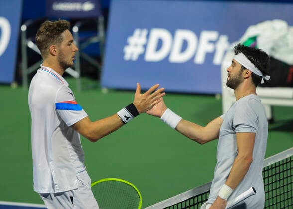 Nikoloz Basilashvili(GEO) gratuliert dem Sieger Jan-Lennard Struff (GER) Tennis - Dubai Duty Free Tennis Championships - ATP, Tennis Herren - Dubai Duty Free Tennis Stadium - Dubai - - United Arab Emirates - 26 February 2020. Â Copyright: xJuergenxHasenkopfx
