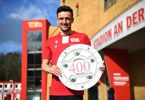 2020 Bilder des Jahres, Sport 02 Februar Sport Themen der Woche KW09 Sport Bilder des Tages Fussball, Herren, Saison 2019 2020, 1. Bundesliga, 1. FC Union Berlin, der zweifache Deutsche Meister Christian Gentner (1. FC Union) steht beim Spiel gegen den VfL Wolfsburg (1. März) vor seinem 400. Bundesligaspiel, 27.02. 2020, *** Football, Men, Season 2019 2020, 1 Bundesliga, 1 FC Union Berlin, the two-time German champion Christian Gentner 1 FC Union faces his 400 Bundesliga match, 27 02 2020, against VfL Wolfsburg 1 March, Copyright: xMatthiasxKochx