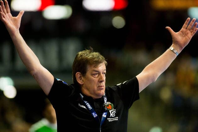 27.02.2020, xfrx, Handball HBL 1.Bundesliga, Fuechse Berlin - HSG Nordhorn-Lingen emspor, v.l. Trainer Velimir Petkovic (Fuechse Berlin) (DFL DFB REGULATIONS PROHIBIT ANY USE OF PHOTOGRAPHS as IMAGE SEQUENCES and or QUASI-VIDEO) Berlin
