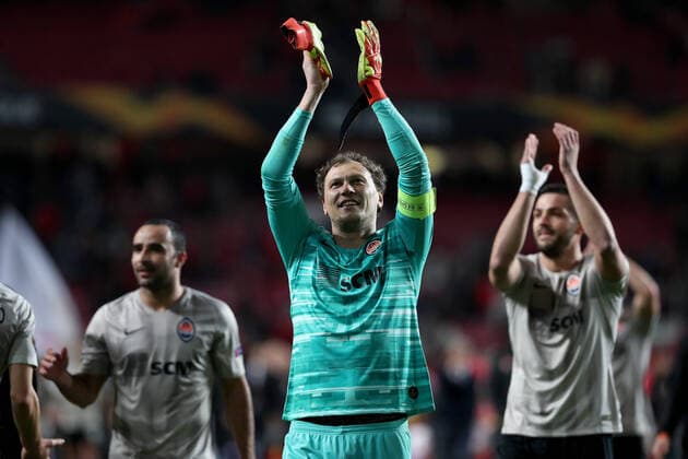 (200228) -- LISBON, Feb. 28, 2020 -- Shakhtar Donetsk s goalkepeer Andriy Pyatov (C) celebrates after the UEFA Europa League round of 32 second leg football match between SL Benfica and Shakhtar Donetsk in Lisbon, Portugal, on Feb. 27, 2020. (Photo by Pedro Fiuza Xinhua) (SP)PORTUGAL-LISBON-FOOTBALL-UEFA EUROPA LEAGUE-BENFICA VS SHAKHTAR DONETSK PetroxFiuza 