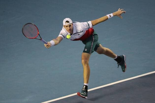 US tennis player John Isner returns a ball against his fellow countryman Taylor Fritz, during a game of the Mexican Tennis Open held in Acapulco, Guerrero state, Mexico, 28 February 2020. Mexican Tennis Open in Acapulco !ACHTUNG: NUR REDAKTIONELLE NUTZUNG!  Copyright: xDavidxGuzmánx MEX6479 20200229-637185448878374767
