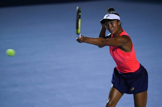 (200229) -- ACAPULCO, Feb. 29, 2020 -- Leylah Fernandez of Canada hits a return during the women s singles semifinal match between Renata Zarazua of Mexico and Leylah Fernandez of Canada at the 2020 WTA, Tennis Damen Mexican Open tennis tournament in Acapulco, Mexico, Feb. 28, 2020. ) (SP)MEXICO-ACAPULCO-TENNIS-WTA-MEXICAN OPEN-SEMIFINALS XinxYuewei 