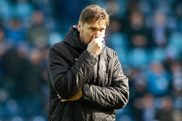 29.02.2020, xtgx, Fussball 3. Liga, 1.FC Magdeburg - FC Carl Zeiss Jena, v.l. Kenny Verhoene (Jena, Trainer) enttaeuscht, schaut enttaeuscht, niedergeschlagen, disappointed (DFL DFB REGULATIONS PROHIBIT ANY USE OF PHOTOGRAPHS as IMAGE SEQUENCES and or QUASI-VIDEO) Magdeburg