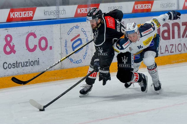 29.02.2020, Lugano, Corner Arena, Ice hockey, Eishockey NL: HC Lugano - HC Ambri-Piotta, 95 Thomas Wellinger (Lugano) against 16 Dominic Zwerger (Ambri) Lugano Corner Arena Tessin Switzerland Copyright: xJustPictures.ch AndreaxBrancax