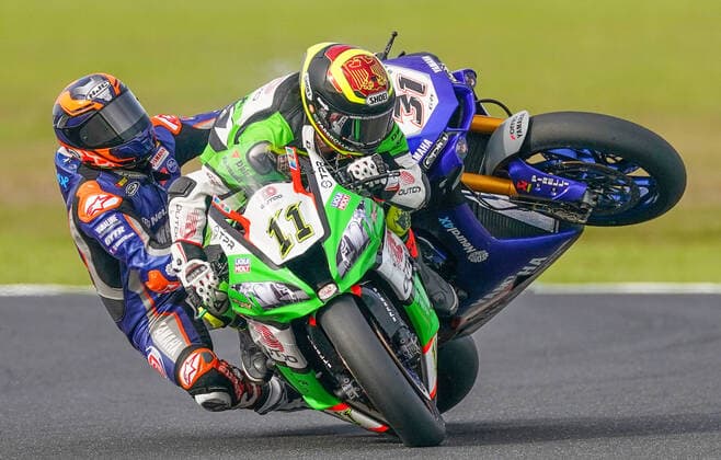 Bilder des Jahres 2020, Sport 03 März Sport Themen der Woche KW09 SUPERBIKES PHILLIP ISLAND, Garrett Gerloff of the USA riding the 31 GRT Yamaha WorldSBK Junior Team Yamaha and Sandro Cortese of Germany riding the 11 OUTDO Kawasaki TPR crash in the World Superbike warm up during the 2020 Superbike World Championship, WM, Weltmeisterschaft on Phillip Island, Victoria, Sunday, March 1, 2020. ( NO ARCHIVING, EDITORIAL USE ONLY, NO USE IN BOOKS WITHOUT CONSENT PHILIP ISLAND VIC AUSTRALIA  Copyright: xSCOTTxBARBOURx 20200301001452728364