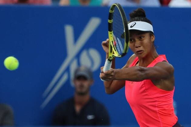 MEX6617. ACAPULCO (MÉXICO),29 02 2020.- Canadian Leylah Fernandez returns a ball against British tennis player Heather Watson during a game of the Mexican Tennis Open held in Acapulco, Guerrero, Mexico, 29 February 2020. EFE David Guzmán Mexican Tennis Open in Acapulco !ACHTUNG: NUR REDAKTIONELLE NUTZUNG!  Copyright: xDavidxGuzmánx MEX6614 20200301-637186413686818156