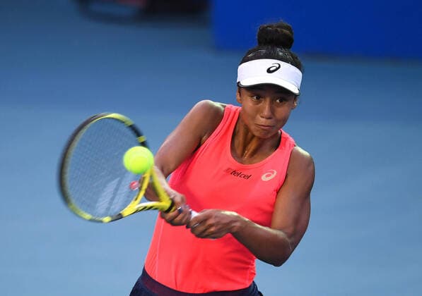 (200301) -- ACAPULCO, March 1, 2020 -- Leylah Fernandez of Canada hits a return during the women s singles final match between Heather Watson of Britain and Leylah Fernandez of Canada at the 2020 WTA, Tennis Damen Mexican Open tennis tournament in Acapulco, Mexico, Feb. 29, 2020. ) (SP)MEXICO-ACAPULCO-TENNIS-WTA-MEXICAN OPEN-FINALS XinxYuewei 