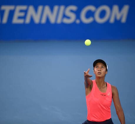 (200301) -- ACAPULCO, March 1, 2020 -- Leylah Fernandez of Canada serves during the women s singles final match between Heather Watson of Britain and Leylah Fernandez of Canada at the 2020 WTA, Tennis Damen Mexican Open tennis tournament in Acapulco, Mexico, Feb. 29, 2020. ) (SP)MEXICO-ACAPULCO-TENNIS-WTA-MEXICAN OPEN-FINALS XinxYuewei 