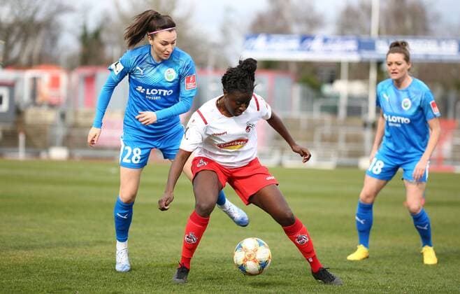01.03.2020, xcex, GER, Koeln, Suedstadion, Frauenfussball, 1. Bundesliga, DIE LIGA, FLYERALARM Frauen-Bundesliga Saison 2019 2020 1. FC Koeln - 1. FFC Frankfurt Eunice Beckmann (FCK) vor Barbara Dunst (FFC) DFL regulations prohibit any use of photographs as image sequences and or quasi-video