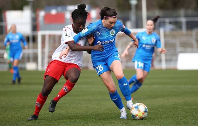 01.03.2020, xcex, GER, Koeln, Suedstadion, Frauenfussball, 1. Bundesliga, DIE LIGA, FLYERALARM Frauen-Bundesliga Saison 2019 2020 1. FC Koeln - 1. FFC Frankfurt Eunice Beckmann (FCK) gegen Barbara Dunst (FFC) DFL regulations prohibit any use of photographs as image sequences and or quasi-video