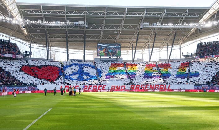 RB Leipzig - Leverkusen Fussball Bundesliga Leipzig, 01.03.2020, Red Bull Arena, Fussball, 1.Bundesliga, 24.Spieltag , RB Leipzig vs. Bayer 04 Leverkusen , Im Bild; Fans von RB Leipzig mit Choreografie. , Gemäß den Vorgaben der DFL Deutsche Fußball Liga ist es untersagt, in dem Stadion und oder vom Spiel angefertigte Fotoaufnahmen in Form von Sequenzbildern und oder videoähnlichen Fotostrecken zu verwerten bzw. verwerten zu lassen. ,