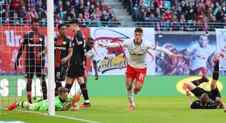 RB Leipzig - Leverkusen Fussball Bundesliga Leipzig, 01.03.2020, Red Bull Arena, Fussball, Bundesliga, 24.Spieltag , RB Leipzig vs. Bayer 04 Leverkusen , Tor für Leipzig zum 1:1. Im Bild: Torschütze Patrick Schick (m., 21, RB Leipzig), Torjubel. , DFL regulations prohibit any use of photographs as image sequences and or quasi-video. , *** RB Leipzig Leverkusen Fussball Bundesliga Leipzig, 01 03 2020, Red Bull Arena, Football, Bundesliga, 24 Matchday , RB Leipzig vs Bayer 04 Leverkusen , Goal for Leipzig zum 1 1 Im Bild Goalscorer Patrick Schick m , 21, RB Leipzig , Goal celebration , DFL regulations prohibit any use of photographs as image sequences and or quasi video ,