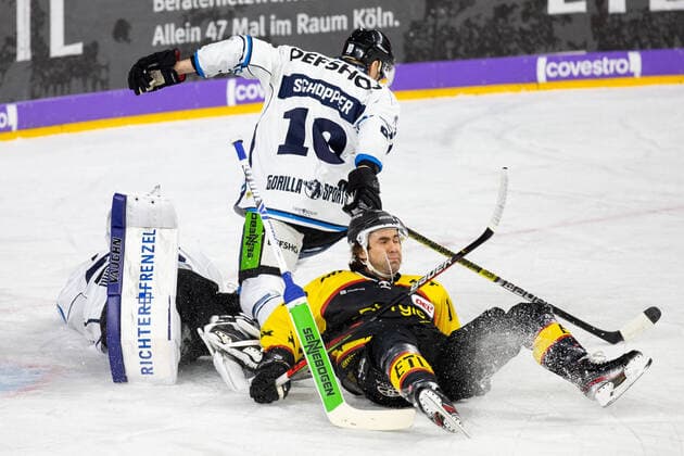 DEL; Koelner Haie - Straubing Tigers; Koeln, 01.03.2020 Jeff Zatkoff (Straubing Tigers, 37); Jon Matsumoto (Koelner Haie, 10); DEL; Koelner Haie - Straubing Tigers am 01.03.2020 in der Lanxess Arena in Koeln (Deutschland). Copyright: xBEAUTIFULxSPORTS AndreasxDickx