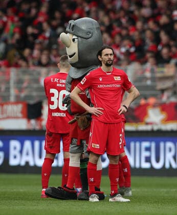Neven Subotic enttäuscht nach Spielende Enttäuschung Fußball Fussball DFL Bundesliga Herren Saison 2019 2020 01.03.2020 1.FC Union Berlin FCU vs. VfL Wolfsburg WOB DFL regulations prohibit any use of photographs as image sequences and or quasi-video. *** Neven Subotic disappointed after game end disappointment sport football football DFL Bundesliga men season 2019 2020 01 03 2020 1 FC Union Berlin FCU vs VfL Wolfsburg WOB DFL regulations prohibit any use of photographs as image sequences and or quasi video