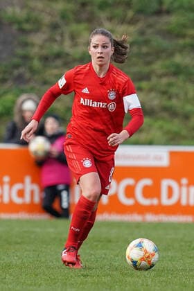 Melanie Leupolz ( FC Bayern München ), Fussball - Flyeralarm Frauen-Bundesliga - Saison 2019 2020 - MSV Duisburg vs. FC Bayern München, Duisburg, PCC Stadion VfB Homberg, 01.03.2020, DFB regulations prohibit any use of photographs as image sequences and or quasi-video Duisburg PCC Stadion VfB Homberg Nordrhein-Westfalen Deutschland