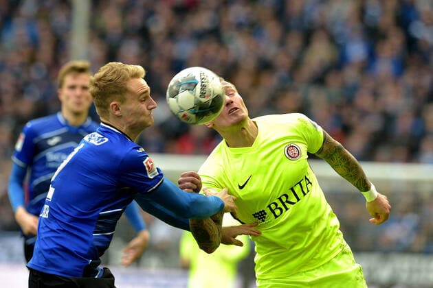 01-03-2020 pmk NC114680 Fussball Herren 2.Bundesliga Saison 2019 2020 DSC Arminia Bielefeld - SV Wehen Wiesbaden Amos PIEPER (02) Bielefeld Manuel SCHAEFFLER (09) Wiesbaden