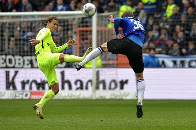 01-03-2020 pmk NC113956 Fussball Herren 2.Bundesliga Saison 2019 2020 DSC Arminia Bielefeld - SV Wehen Wiesbaden Tobias SCHWEDE (06) Wiesbaden Sven SCHIPPLOCK (36) Bielefeld