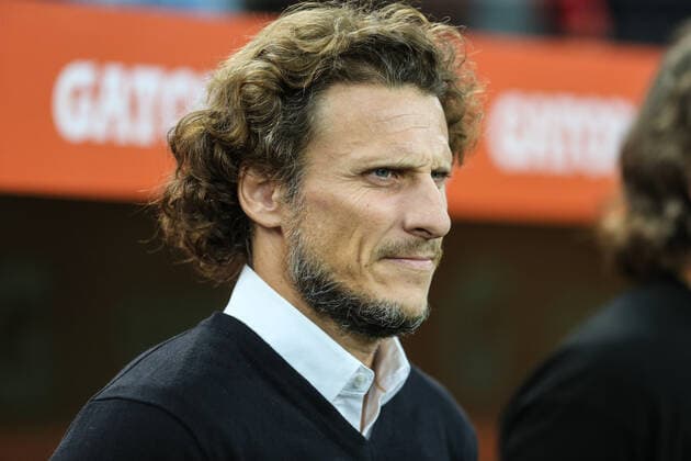 March 3, 2020, Curitiba, Parano, Brasil: PR - LIBERTADORES ATHLETICO X PENAROL - ESPORTES - Diego Forlan, toÂ©cnico do Penarol - URU durante partida do Grupo C da Copa Libertadores 2020, na Arena da Baixada, em Curitiba, nesta teroÂßa-feira (3). Foto: AGB Curitiba Brasil - ZUMAb158 20200303_zap_b158_023 Copyright: xGeraldoxBubniakx