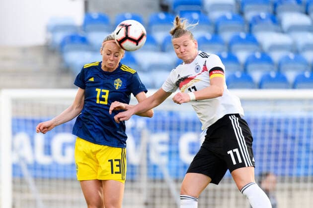 Sport Bilder des Tages 200304 Amanda Ilestedt of Sweden and Alexandra Popp of Germany during the Algarve Cup match between Germany and Sweden on March 4, 2020 in Faro. Photo: Ludvig Thunman BILDBYRAN kod LT 35749 bbeng fotboll soccer football women dam algarve cup 2020 sverige sweden germany tyskland deutschland Copyright: LUDVIGxTHUNMAN BB200304LT047