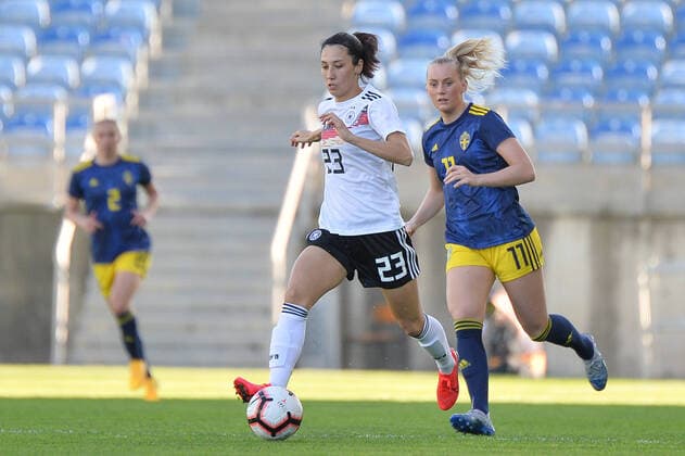 Sara Doorsoun (Deutschland) mit Ball am Fuß Faro, Portugal, 04.03.2020, 04.03.2020, Faro, Fussball, Algarve Cup, Deutsachland - Schweden, DFB DFL REGULATIONS PROHIBIT ANY USE OF PHOTOGRAPHS AS IMAGE SEQUENCES AND OR QUASI-VIDEO.