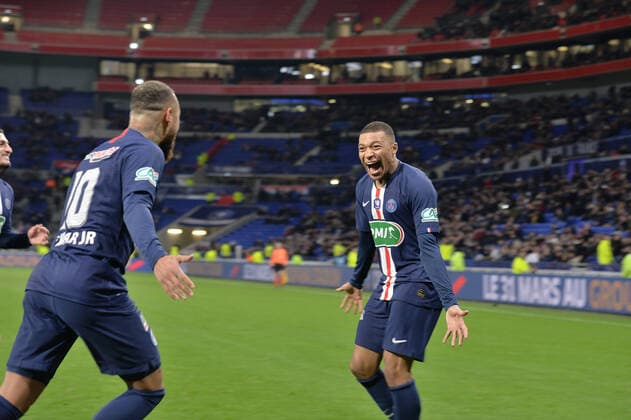 Sport Bilder des Tages joie de Kylian MBappe et Neymar (psg) FOOTBALL : Olympique Lyonnais vs Paris Saint Germain - Coupe de France - 1 2 finale - 04 03 2020 FredericChambert Panoramic 