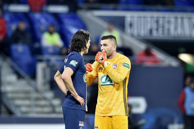 Anthony Lopes (lyon) et Edinson Cavani (psg) FOOTBALL : Olympique Lyonnais vs Paris Saint Germain - Coupe de France - 1 2 finale - 04 03 2020 FredericChambert Panoramic 