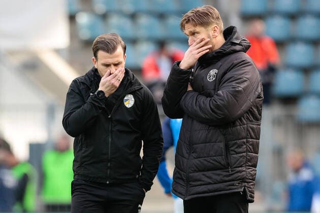 29.02.2020, xtgx, Fussball 3. Liga, 1.FC Magdeburg - FC Carl Zeiss Jena, v.l. Rene Klingbeil (Jena, Teamchef), Kenny Verhoene (Jena, Trainer) enttaeuscht, schaut enttaeuscht, niedergeschlagen, disappointed (DFL DFB REGULATIONS PROHIBIT ANY USE OF PHOTOGRAPHS as IMAGE SEQUENCES and or QUASI-VIDEO) Magdeburg
