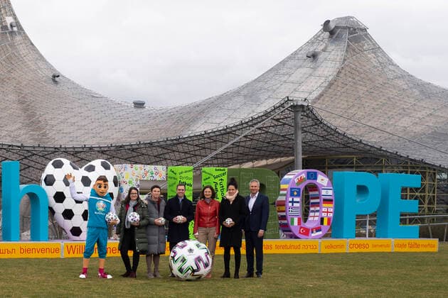 Pressekonferenz, 100 Tage zur UEFA EURO, EM, Europameisterschaft,Fussball 2020, Olympiapark Muenchen. 03.03.2020 Â· Stadträtin Kathrin Abele, in Vertretung des Oberbürgermeisters Â· Sportreferentin Beatrix Zurek Â· Marion Schöne, Geschäftsführerin der Olympiapark München GmbH Â· Philipp Lahm, UEFA EURO 2020-Botschafter der Landeshauptstadt München und Geschäftsführer der DFB EURO GmbH Â· CÃ