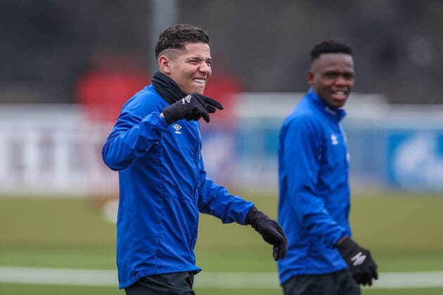 05.03.2020, Fussball, Saison 2019 2020, Bundesliga, Training FC Schalke 04 v. l. Amine Harit (FC Schalke 04), Rabbi Matondo (FC Schalke 04) Gelsenkirchen NRW Deutschland xRHR-FOTO TRx *** 05 03 2020, Football, Season 2019 2020, Bundesliga, Training FC Schalke 04 v l Amine Harit FC Schalke 04 , Rabbi Matondo FC Schalke 04 Gelsenkirchen NRW Germany xRHR FOTO TRx