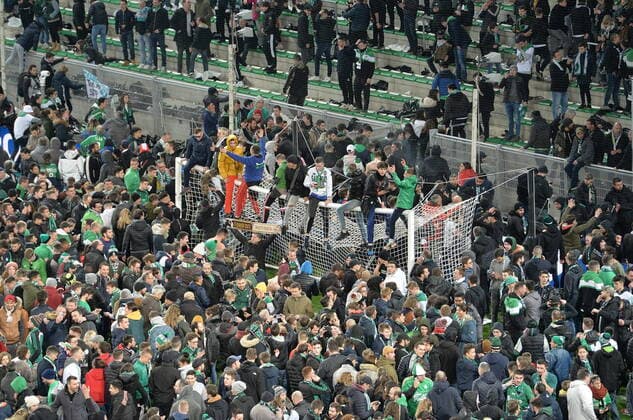 Sport Bilder des Tages Les supporters ont envahit le terrain (saint etienne) FOOTBALL : AS Saint Etienne vs Stade Rennais - Coupe de France - 1 2 finale - 05 03 2020 FredericChambert Panoramic 