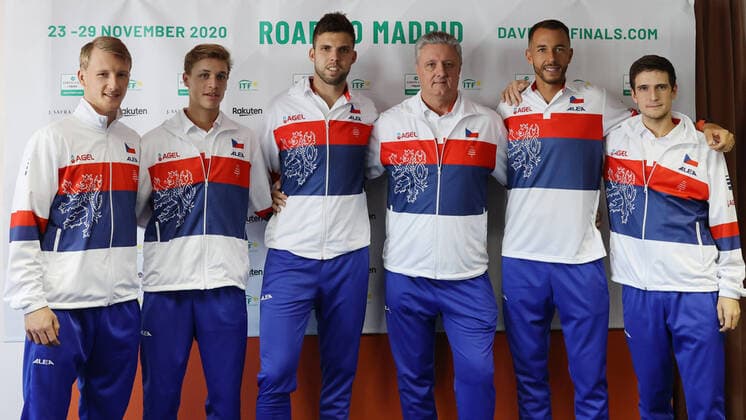 Spolecna fotografie ceskeho daviscupoveho tymu pred kvalifikacnim utkanim v Davis Cupu 2020 se Slovenskem v Bratislave. CTKPhotoF202003051077701