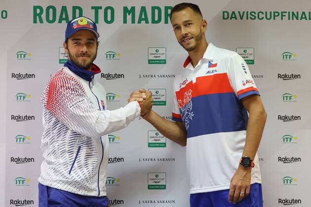 Andrej Martin a Lukas Rosol si zahraji druhe singlove utkani. Kvalifikacni utkani o pohar Davis Cup 2020 mezi Ceskou republikou a Slovenskem v Bratislave. CTKPhotoF202003051083301