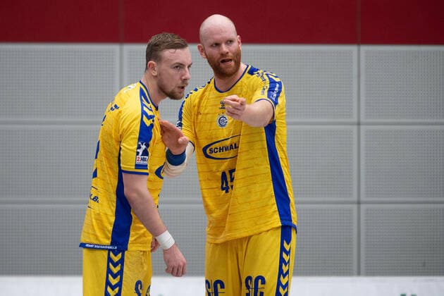 Lübbecke, Deutschland 06.03.2020: 2. Handball-Bundesliga - 2019 2020 - TuS-N-Lübbecke vs. VfL Gummersbach (L-R) Lukas Blohme (Gummersbach), Alexander Becker (Gummersbach) Lübbecke Nordrhein-Westfalen Deutschland Merkur Arena