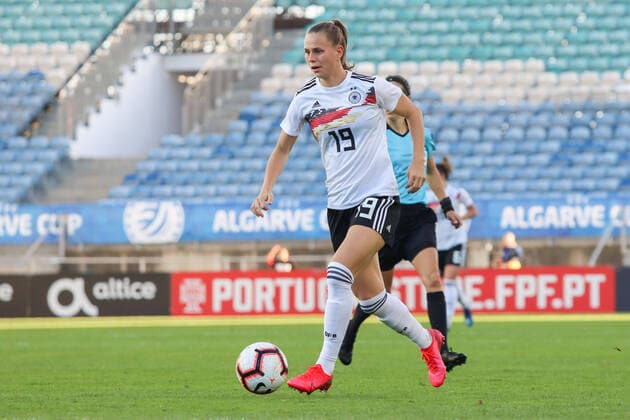 Klara Bühl ( Deutschland ), Fussball - Frauen - Algarve Cup 2020 - Deutschland vs. Schweden, Faro, Estadio Algarve, 04.03.2020, DFB regulations prohibit any use of photographs as image sequences and or quasi-video Faro Estadio Algarve Algarve Portugal