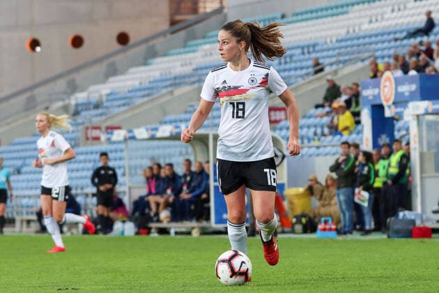 Melanie Leupolz ( Deutschland ), Fussball - Frauen - Algarve Cup 2020 - Deutschland vs. Schweden, Faro, Estadio Algarve, 04.03.2020, DFB regulations prohibit any use of photographs as image sequences and or quasi-video Faro Estadio Algarve Algarve Portugal