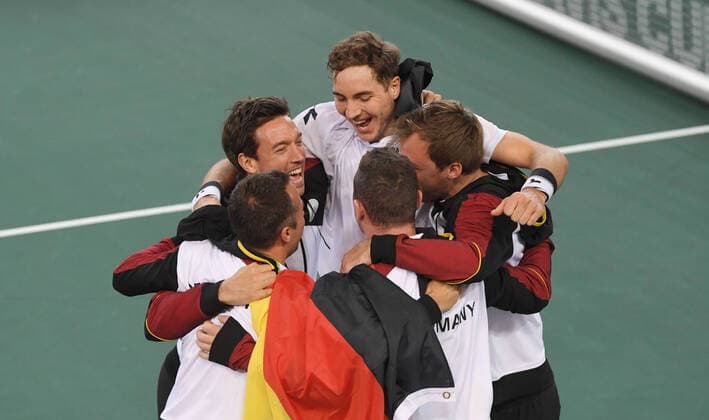 Sport Bilder des Tages Davis Cup Qualifiers 2020 Germany - Belarus Day2 4.Match Winning German Team Jean-Lennard Struff , GER Philipp Kohlschreiber , GER Dominik Koepfer, GER Kevin Krawietz , GER Andreas Mies , GER Teamcaptain : Michael Kohlmann